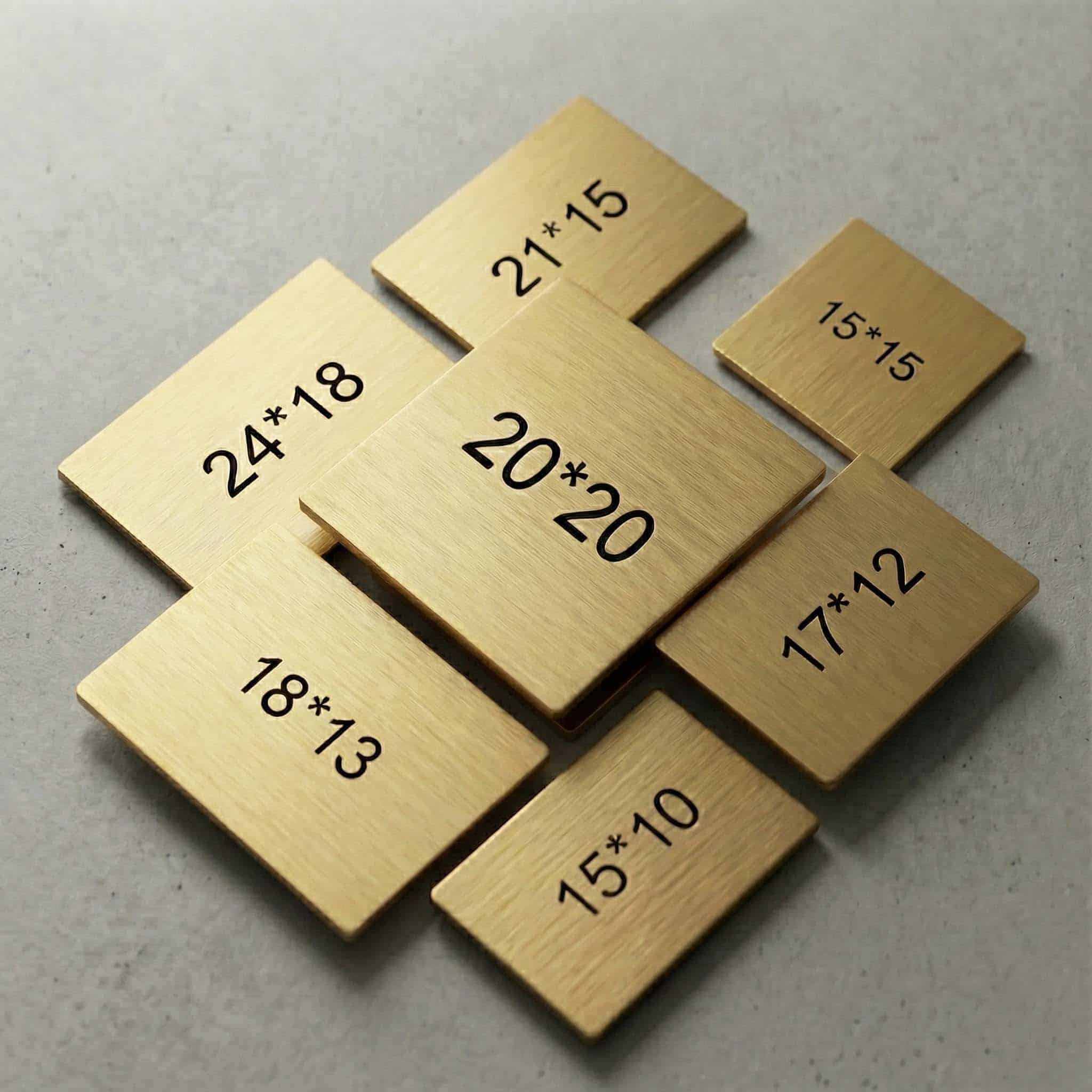 שלט אלומיניום GOLD מוברש במגוון גדלים למשרד ולבית.